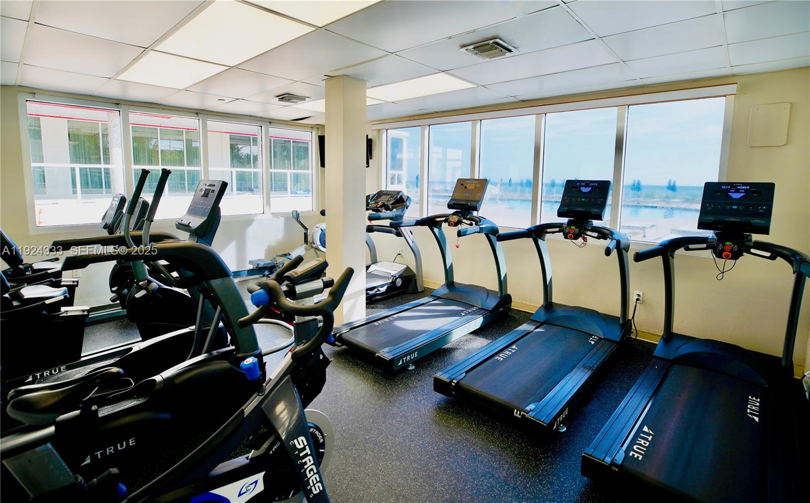 THE AVENTURA BEACH CLUB C - Residential
