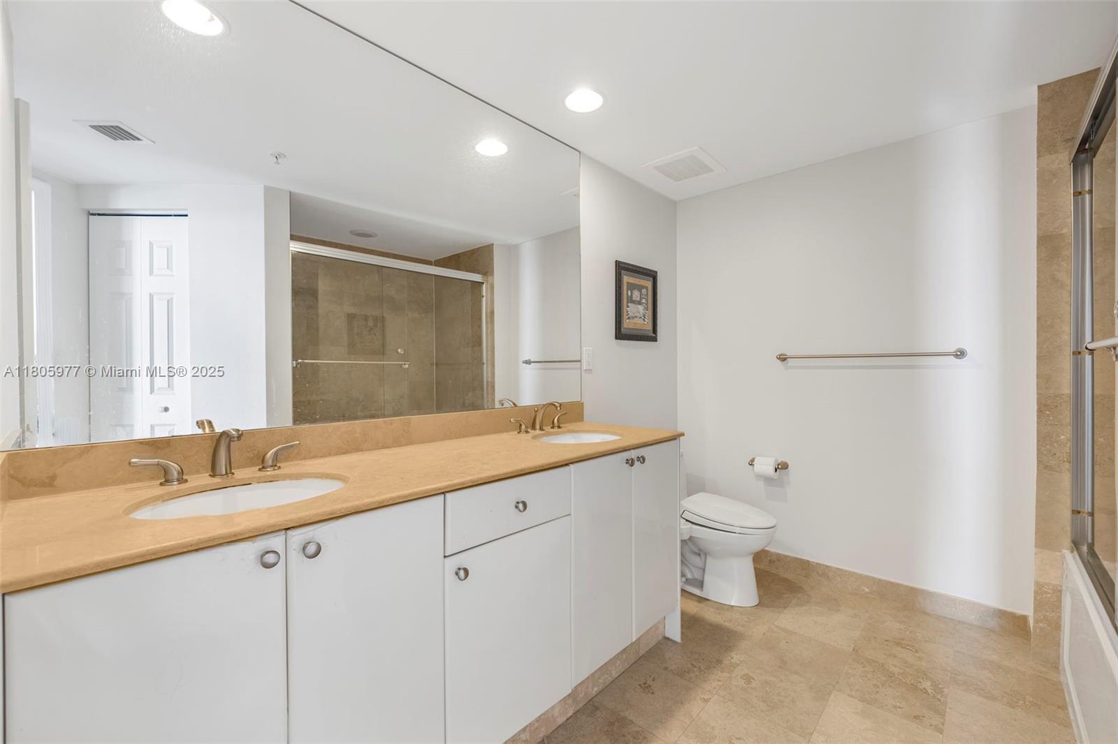 DUO CONDOMINIUM EAST - Residential