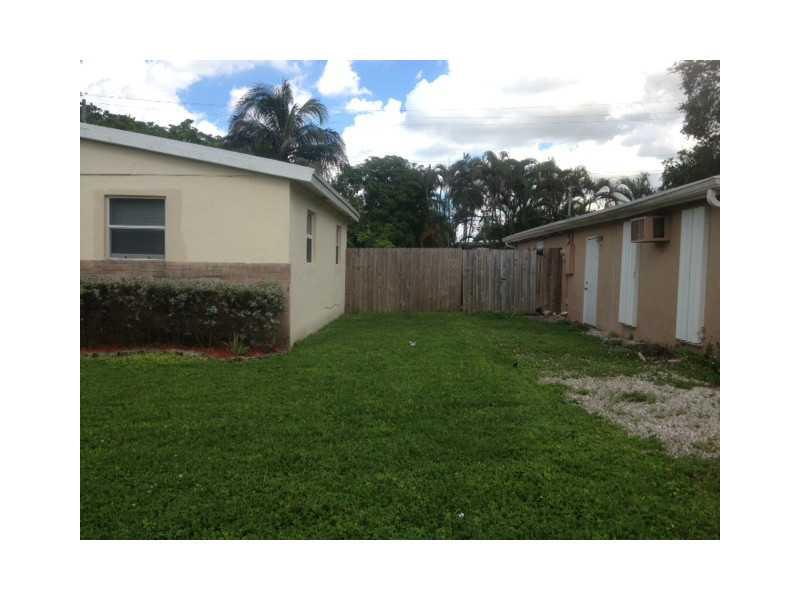 PLAYLAND ISLES 37-14 B - Residential Lease