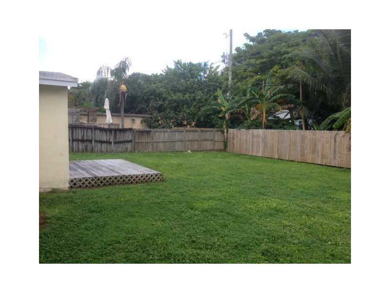 PLAYLAND ISLES 37-14 B - Residential Lease