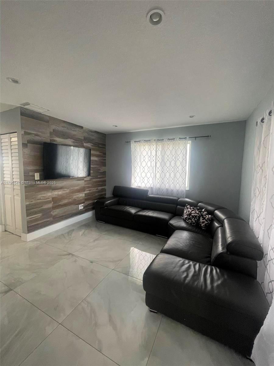 WEITZER SERENA LAKES TOWN - Residential Lease