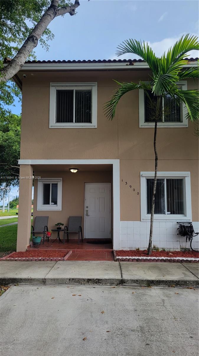 Introducing a beautifully remodeled and spacious townhouse, perfect for modern living. This home features three bedrooms, two full bathrooms, and an additional half bath, ensuring comfort for both residents and guests. Enjoy a generous patio, ideal for family gatherings and outdoor relaxation. The property comes equipped with an in-unit washer and dryer, along with all necessary appliances to create a harmonious living environment. With its contemporary design and thoughtful updates, this townhouse offers both style and functionality. Don't miss out on this rental opportunity—schedule your viewing today and experience all that this charming home has to offer!