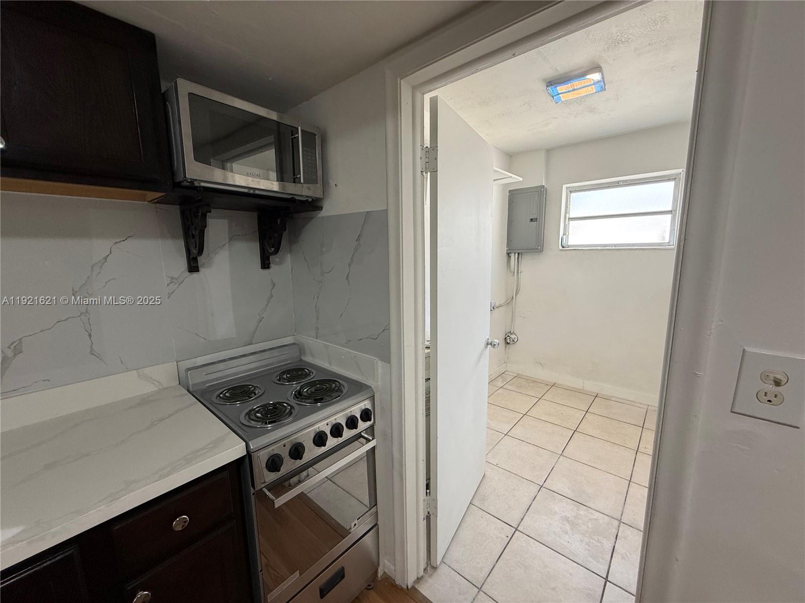 DRIFTWOOD PLAZA NO 3 - Residential Lease