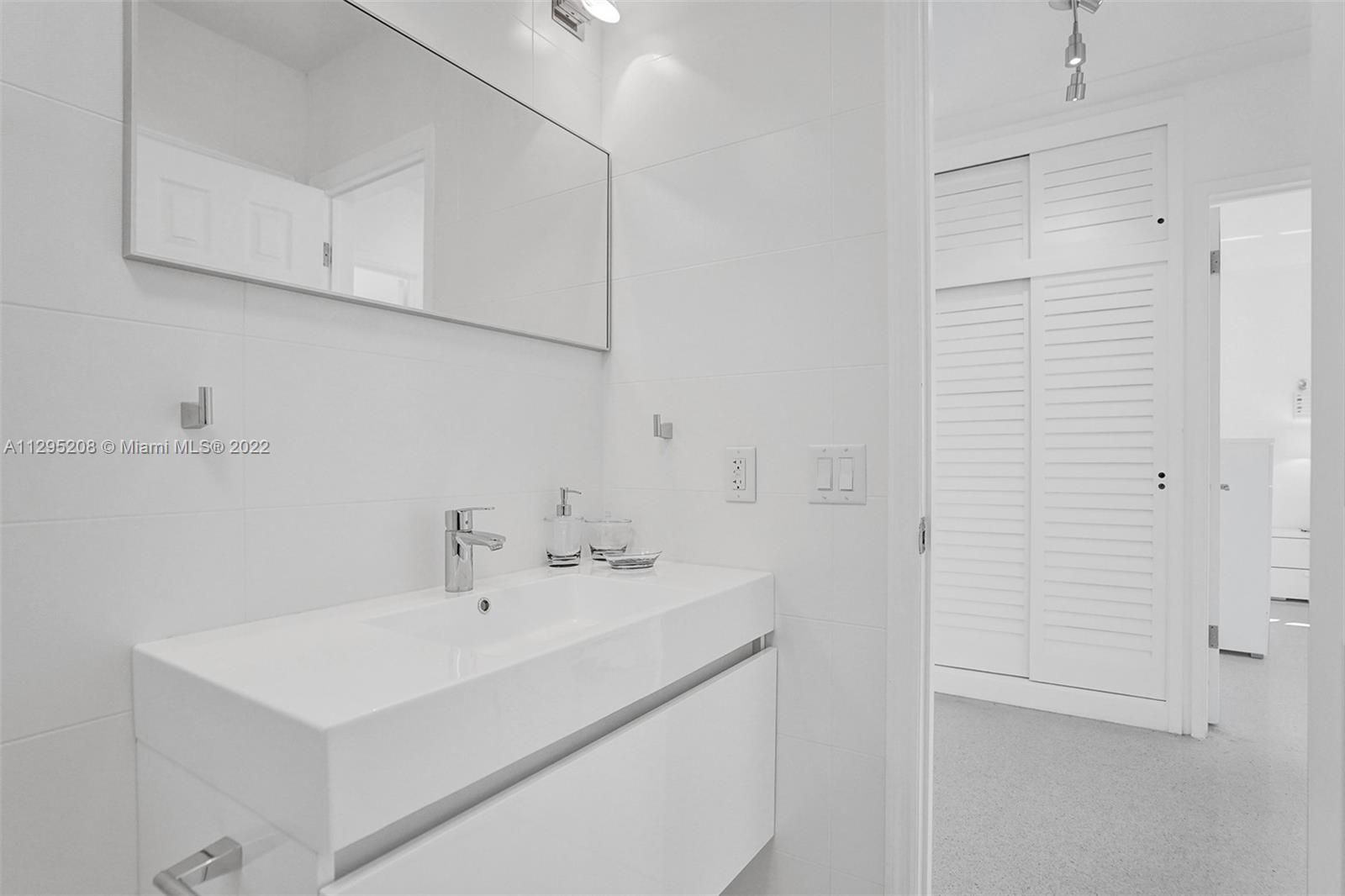 HILLSBORO SHORES SEC A - Residential