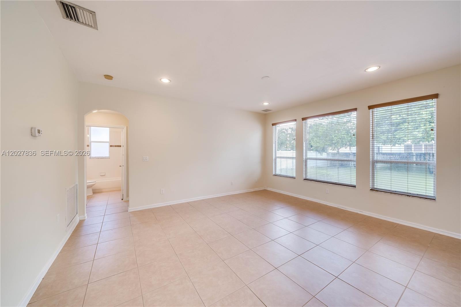 RESERVE AT HUNTINGTON 174 - Residential Lease