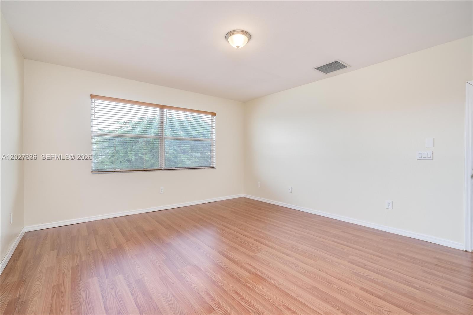 RESERVE AT HUNTINGTON 174 - Residential Lease