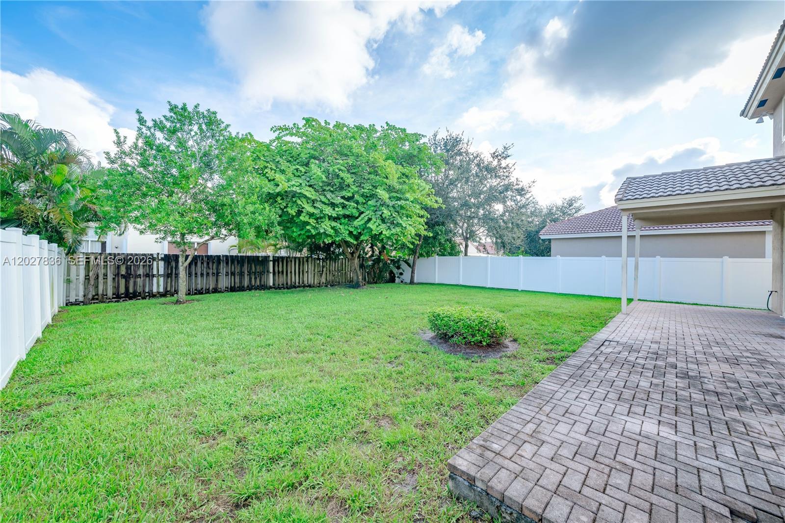 RESERVE AT HUNTINGTON 174 - Residential Lease