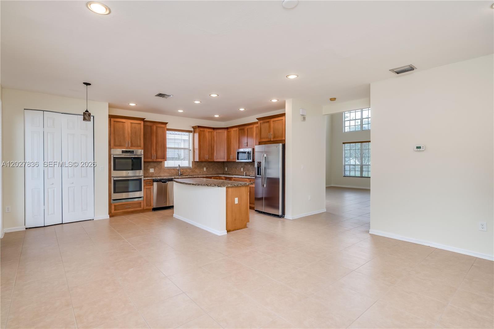 RESERVE AT HUNTINGTON 174 - Residential Lease