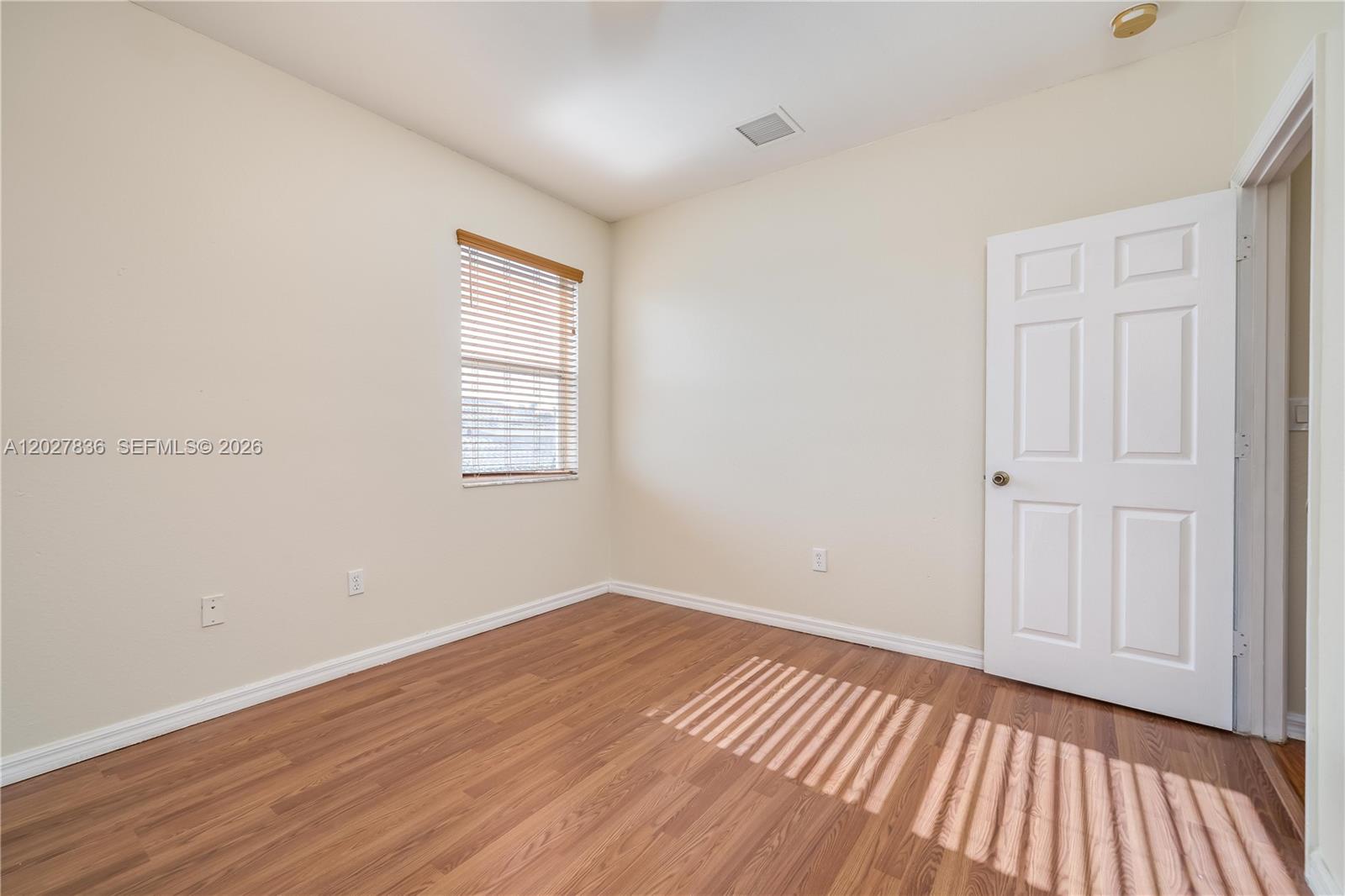 RESERVE AT HUNTINGTON 174 - Residential Lease