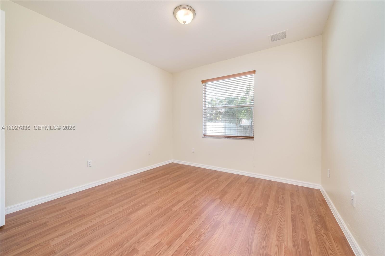 RESERVE AT HUNTINGTON 174 - Residential Lease