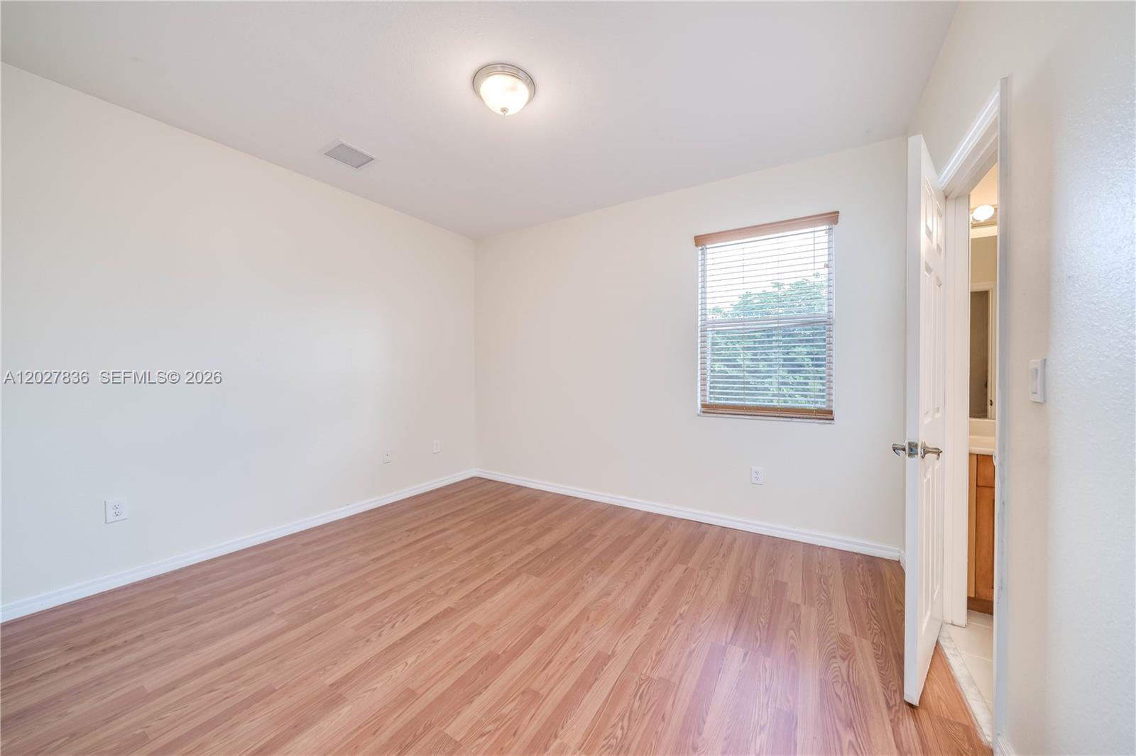 RESERVE AT HUNTINGTON 174 - Residential Lease