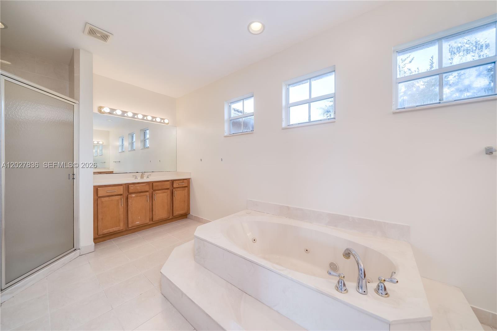 RESERVE AT HUNTINGTON 174 - Residential Lease