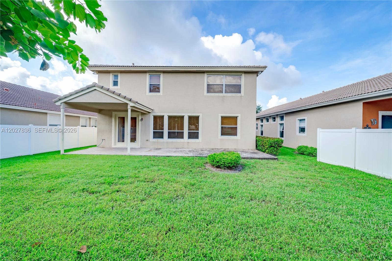 RESERVE AT HUNTINGTON 174 - Residential Lease