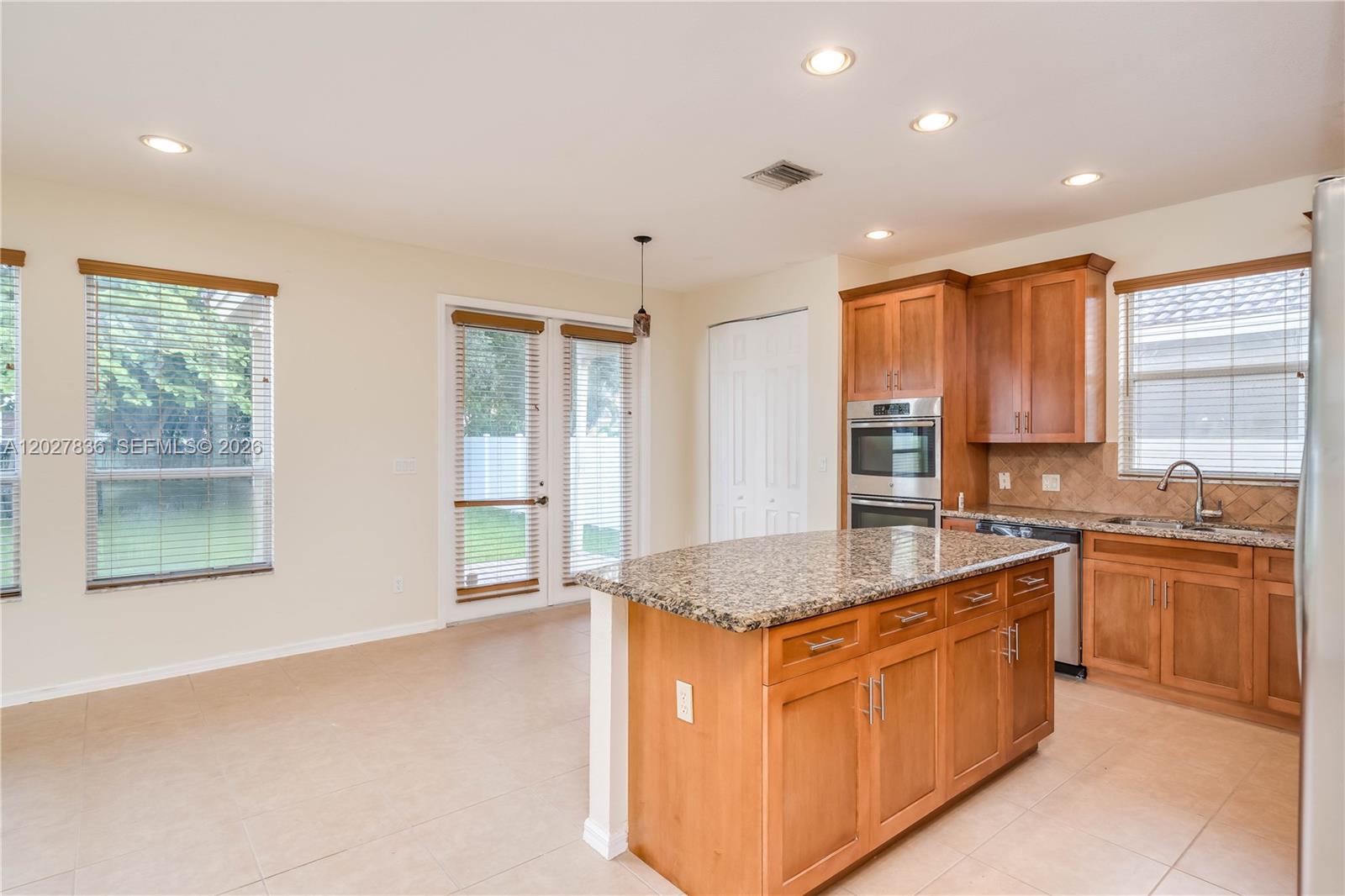 RESERVE AT HUNTINGTON 174 - Residential Lease