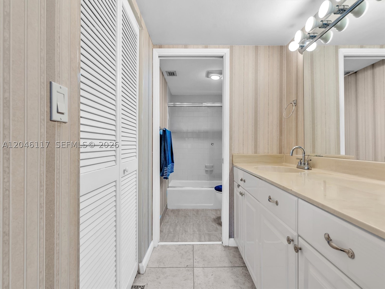 BRICKELL PLACE CONDO - Residential