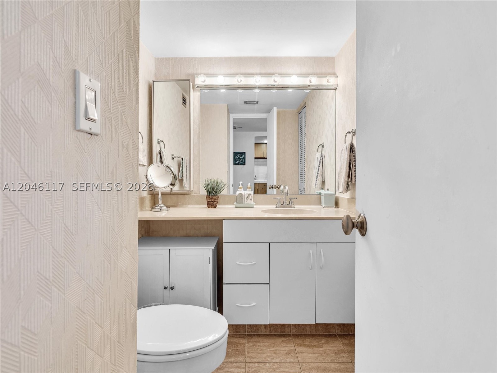 BRICKELL PLACE CONDO - Residential