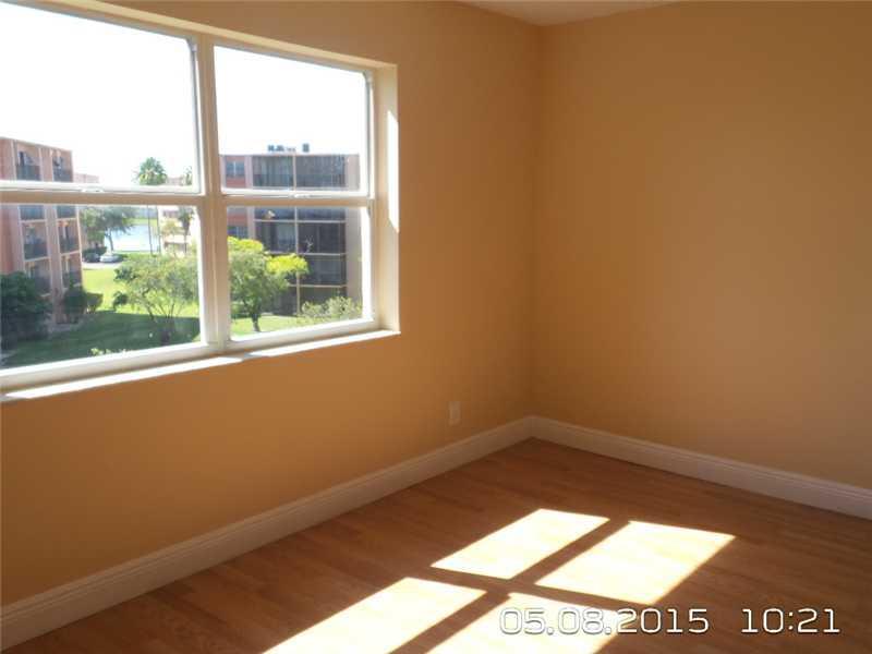 LAKESHORE AT UNIVERSITY P - Residential Lease