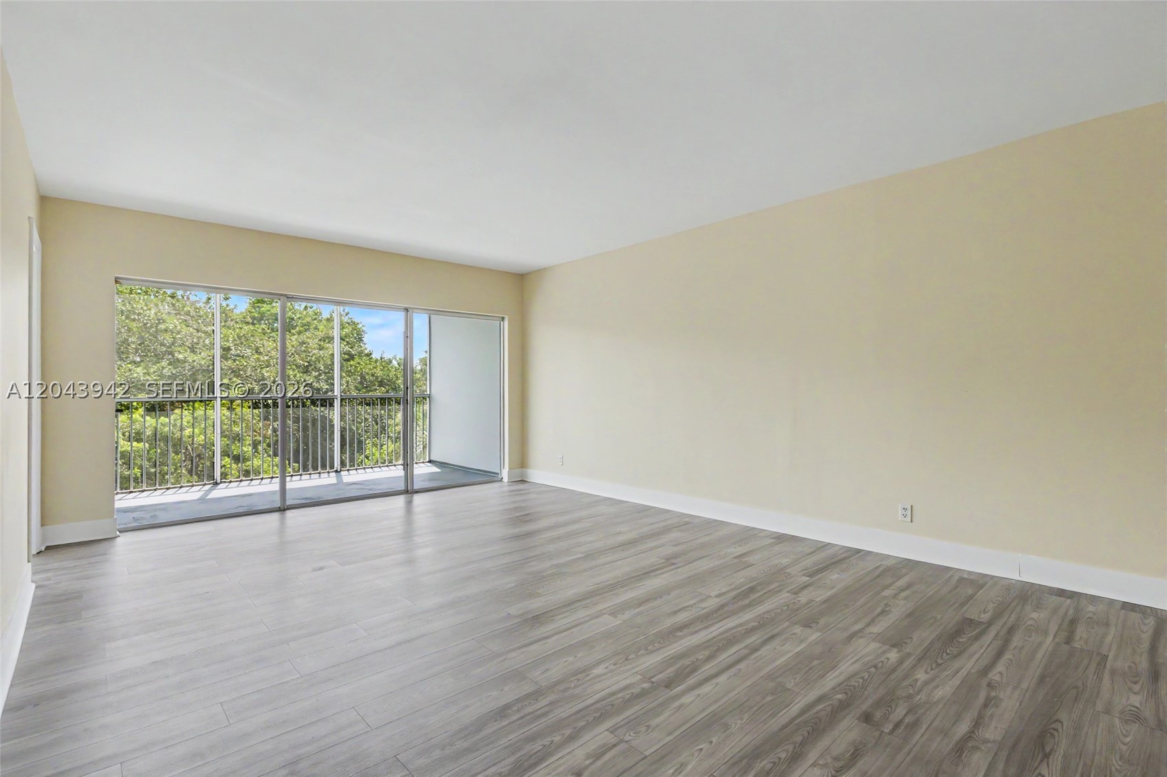 NO 12 PALM-AIRE COUNTRY C - Residential Lease