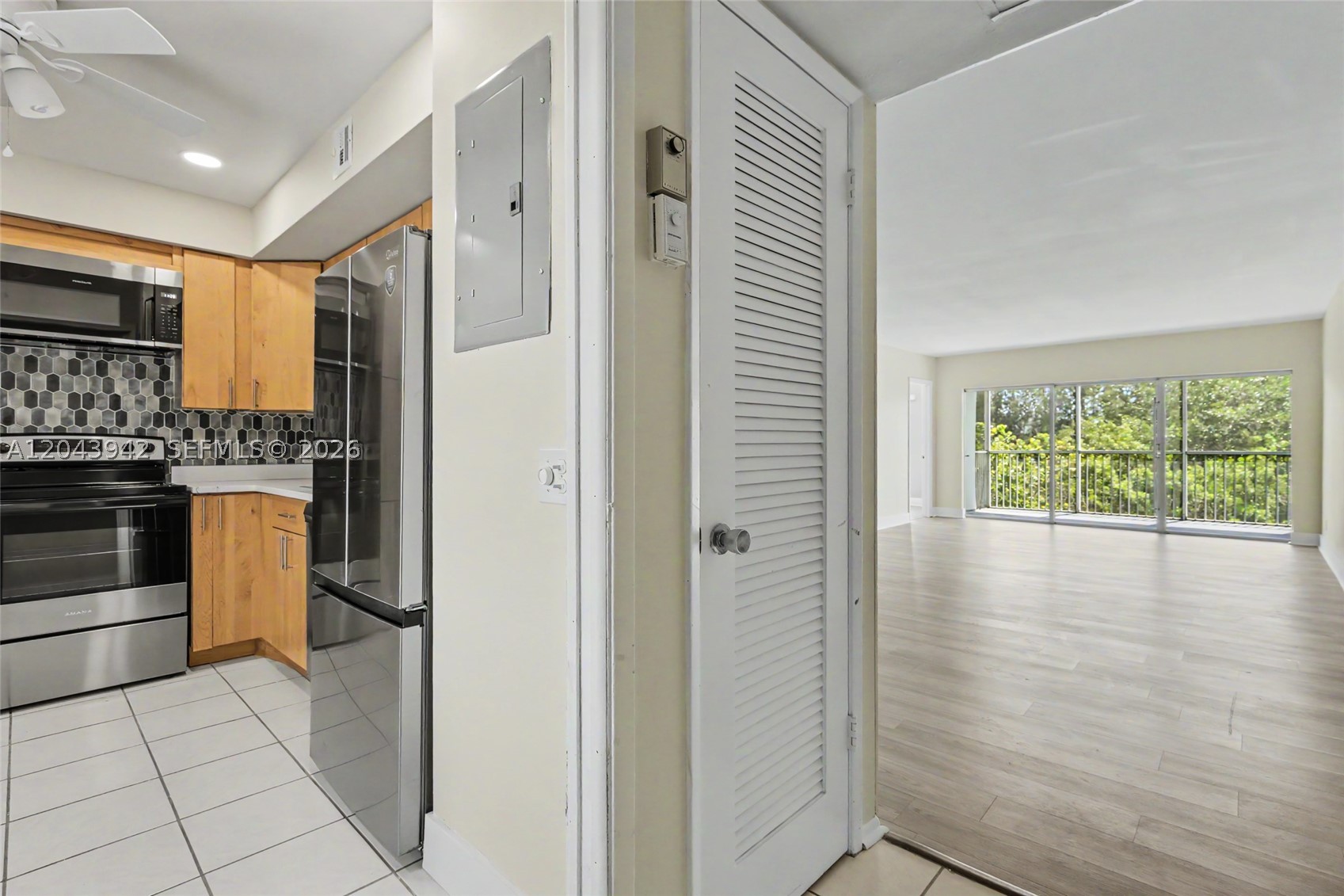 NO 12 PALM-AIRE COUNTRY C - Residential Lease