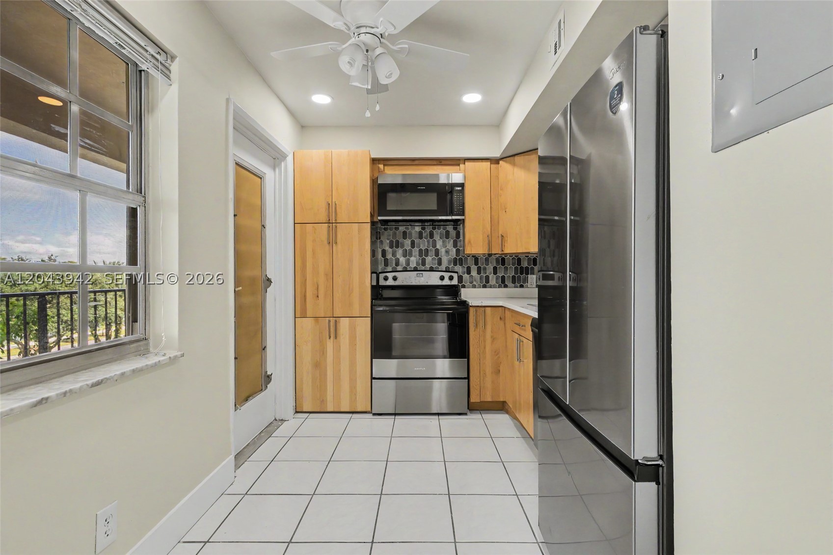 NO 12 PALM-AIRE COUNTRY C - Residential Lease