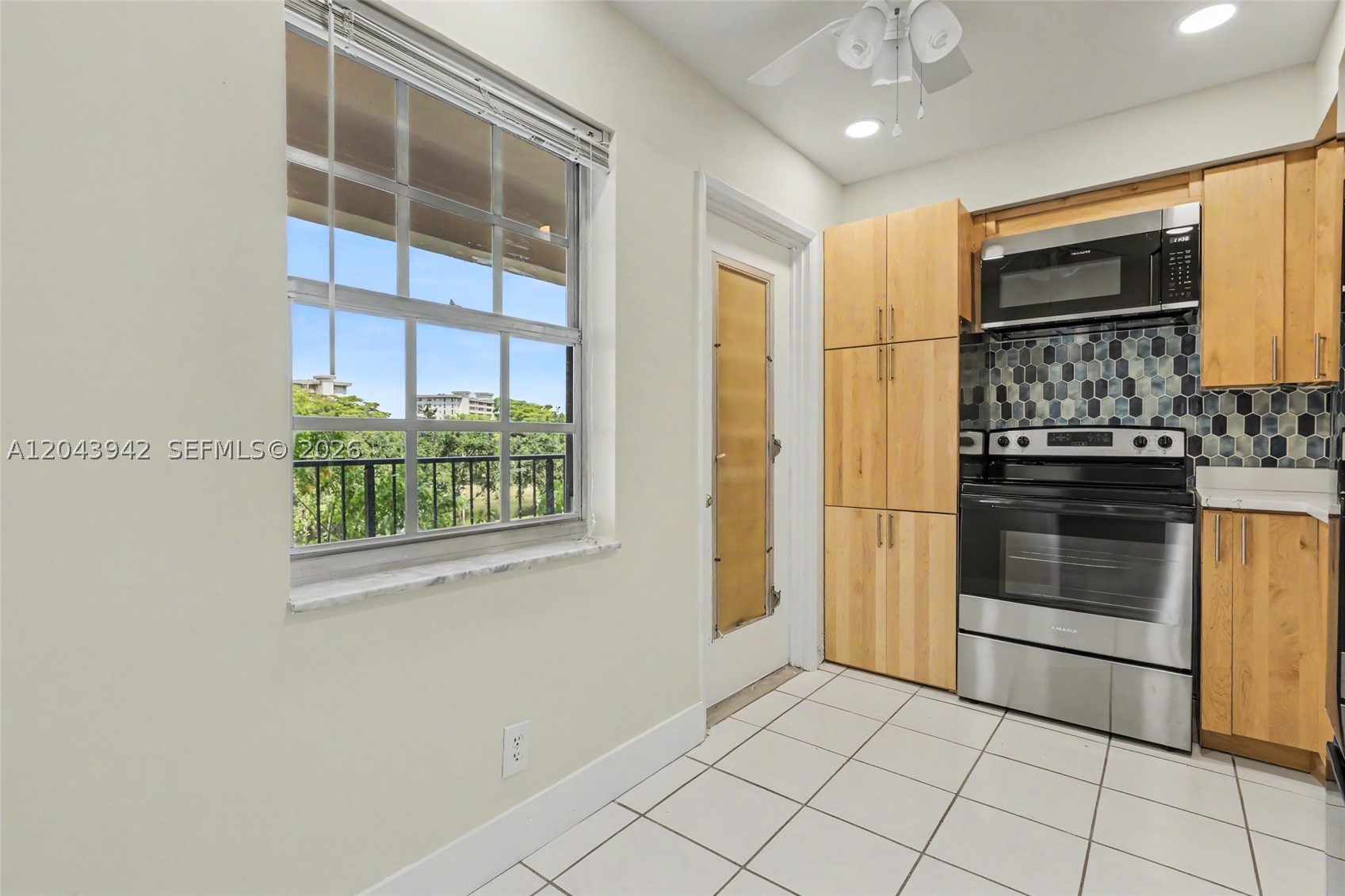 NO 12 PALM-AIRE COUNTRY C - Residential Lease