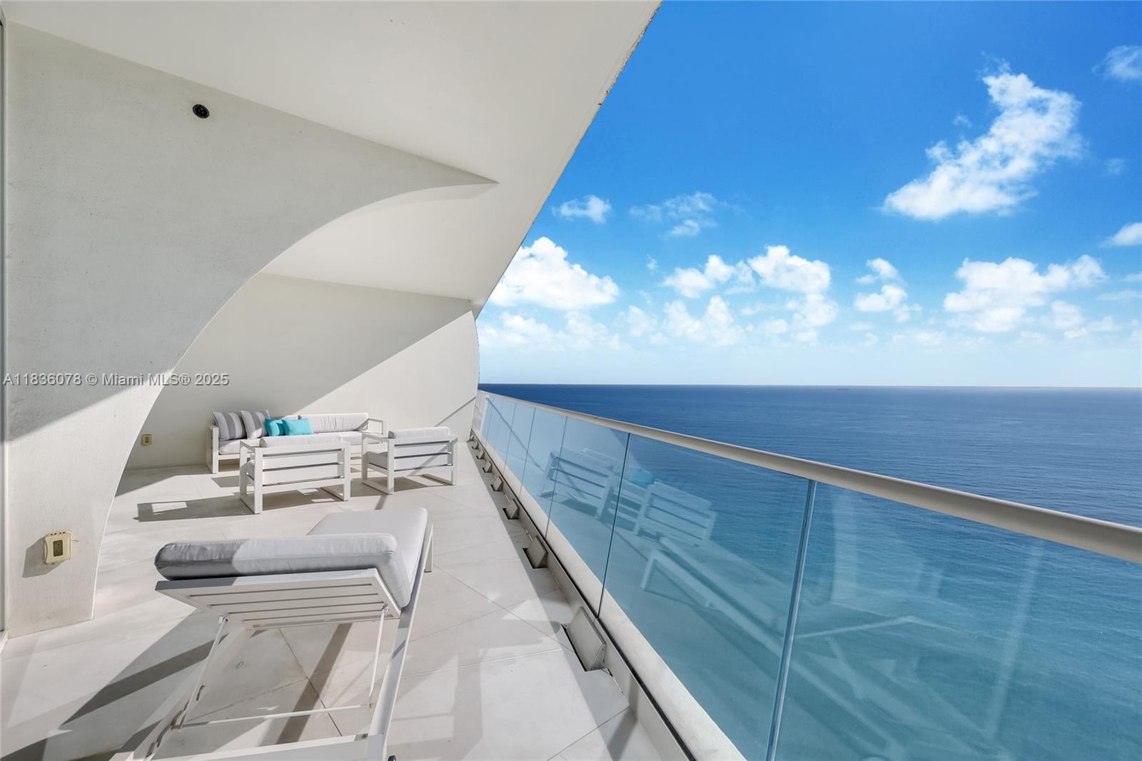 JADE SIGNATURE CONDO - Residential