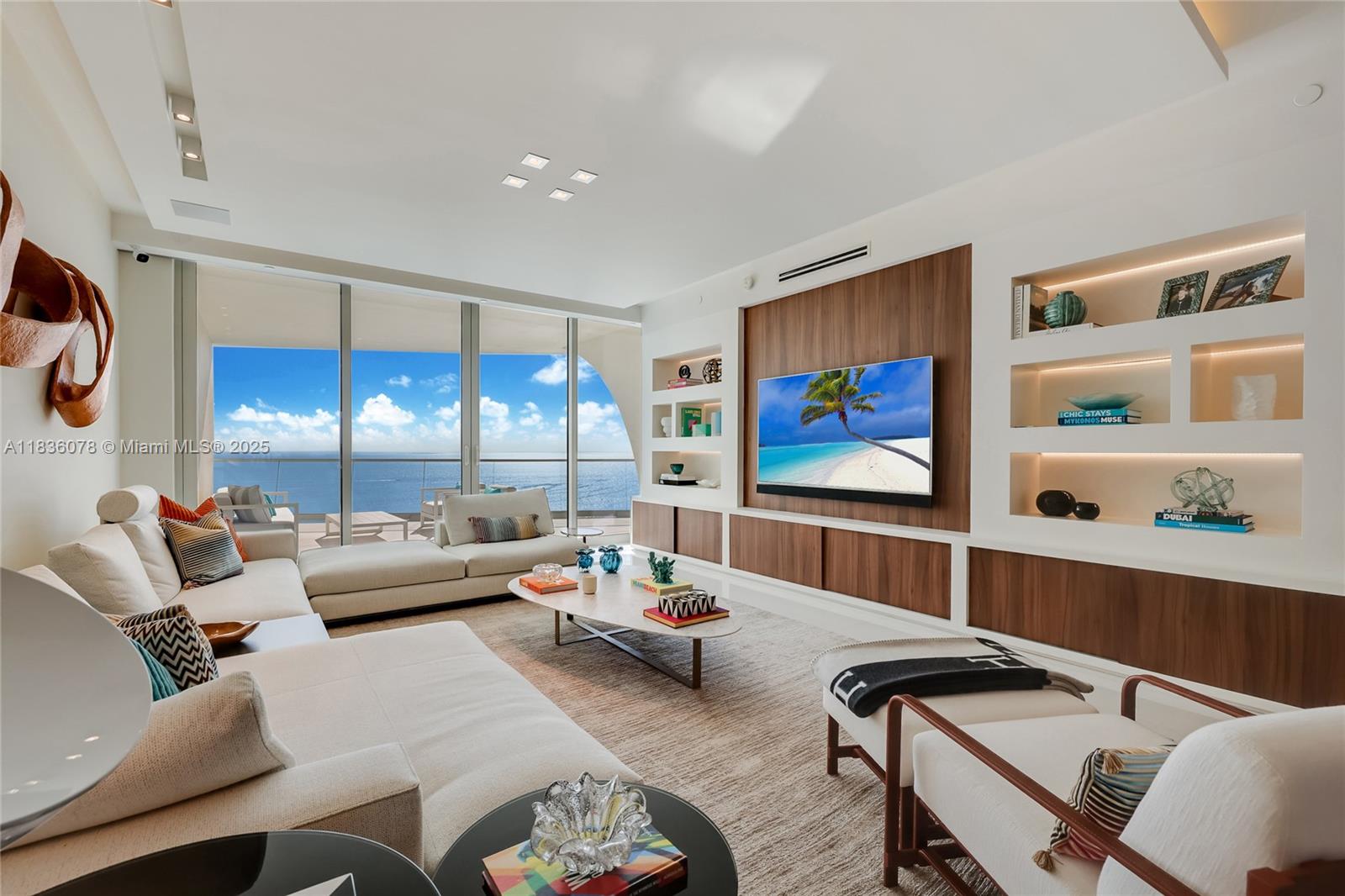 JADE SIGNATURE CONDO - Residential