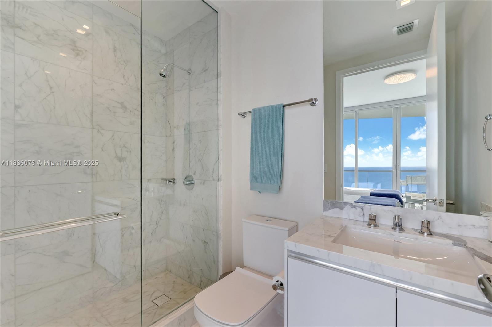 JADE SIGNATURE CONDO - Residential
