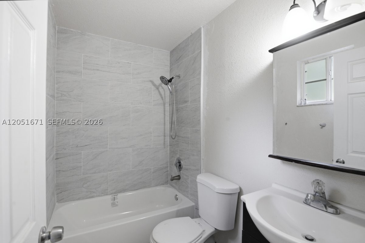 VISTA ALEGRE TOWNHOMES VI - Residential