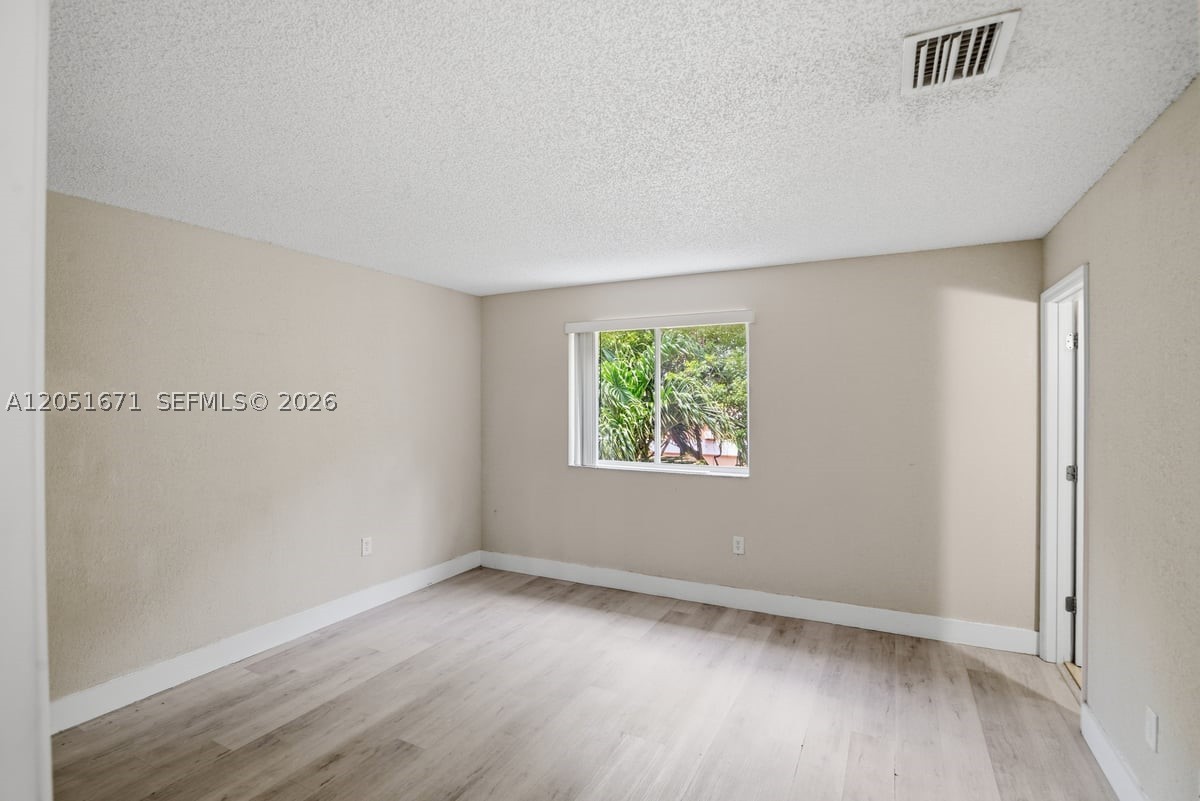 VISTA ALEGRE TOWNHOMES VI - Residential