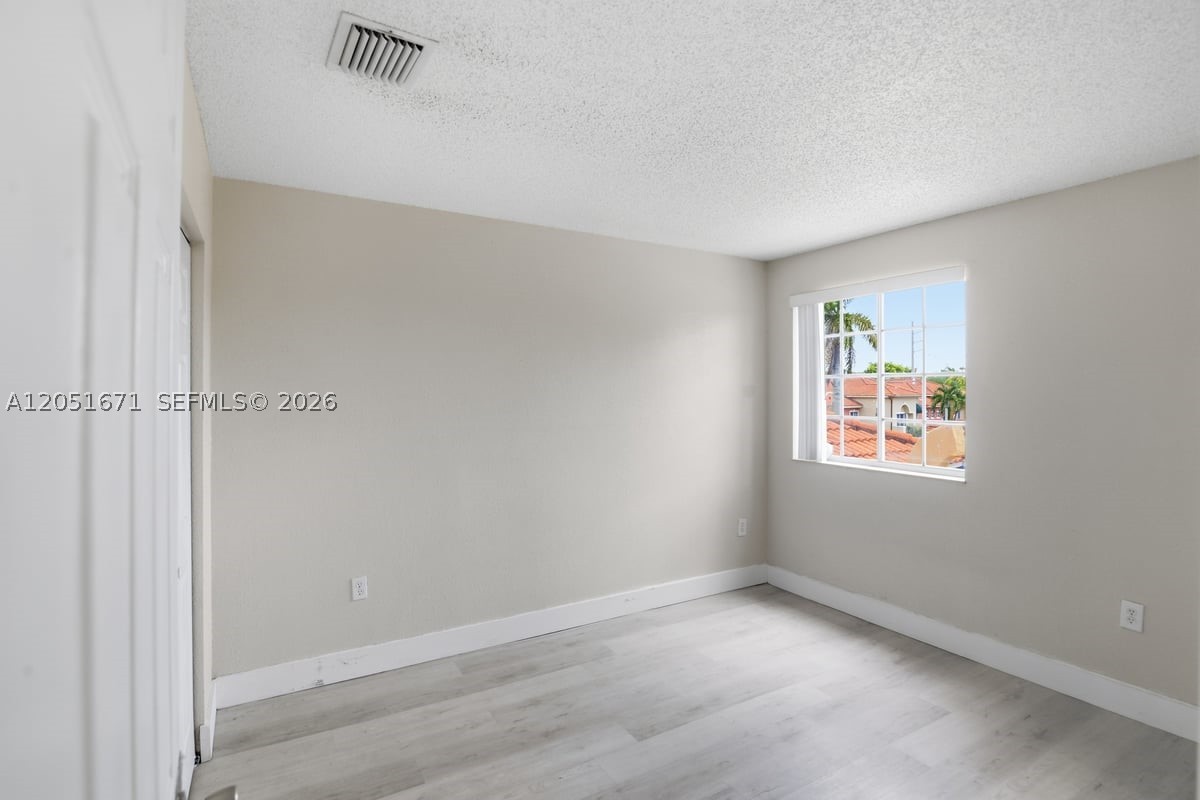 VISTA ALEGRE TOWNHOMES VI - Residential
