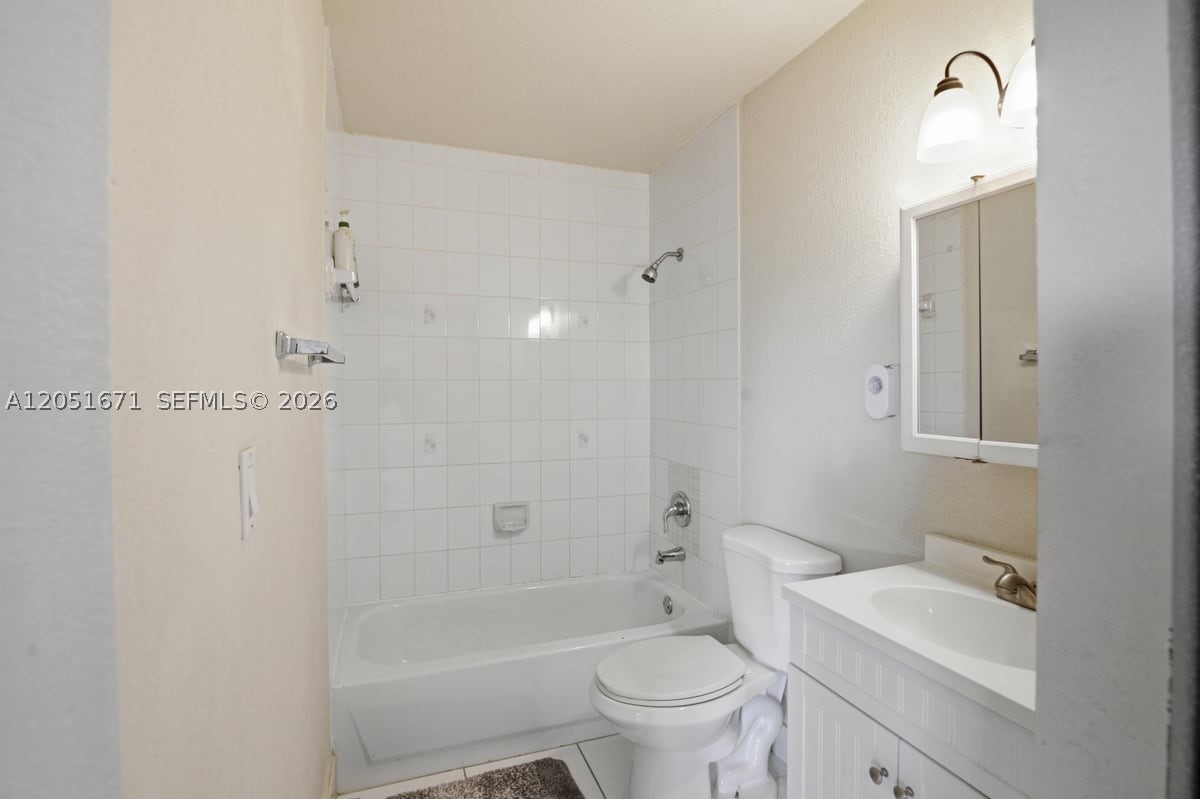 VISTA ALEGRE TOWNHOMES VI - Residential
