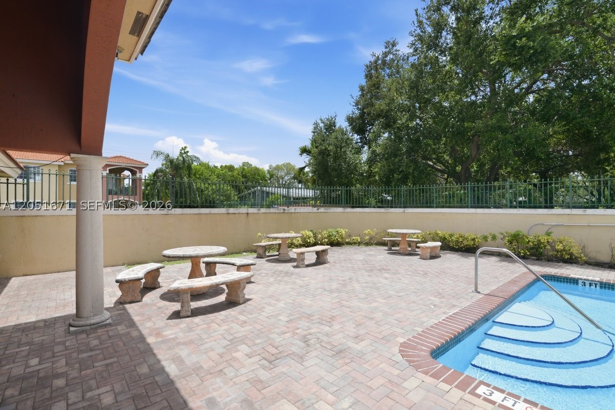 VISTA ALEGRE TOWNHOMES VI - Residential