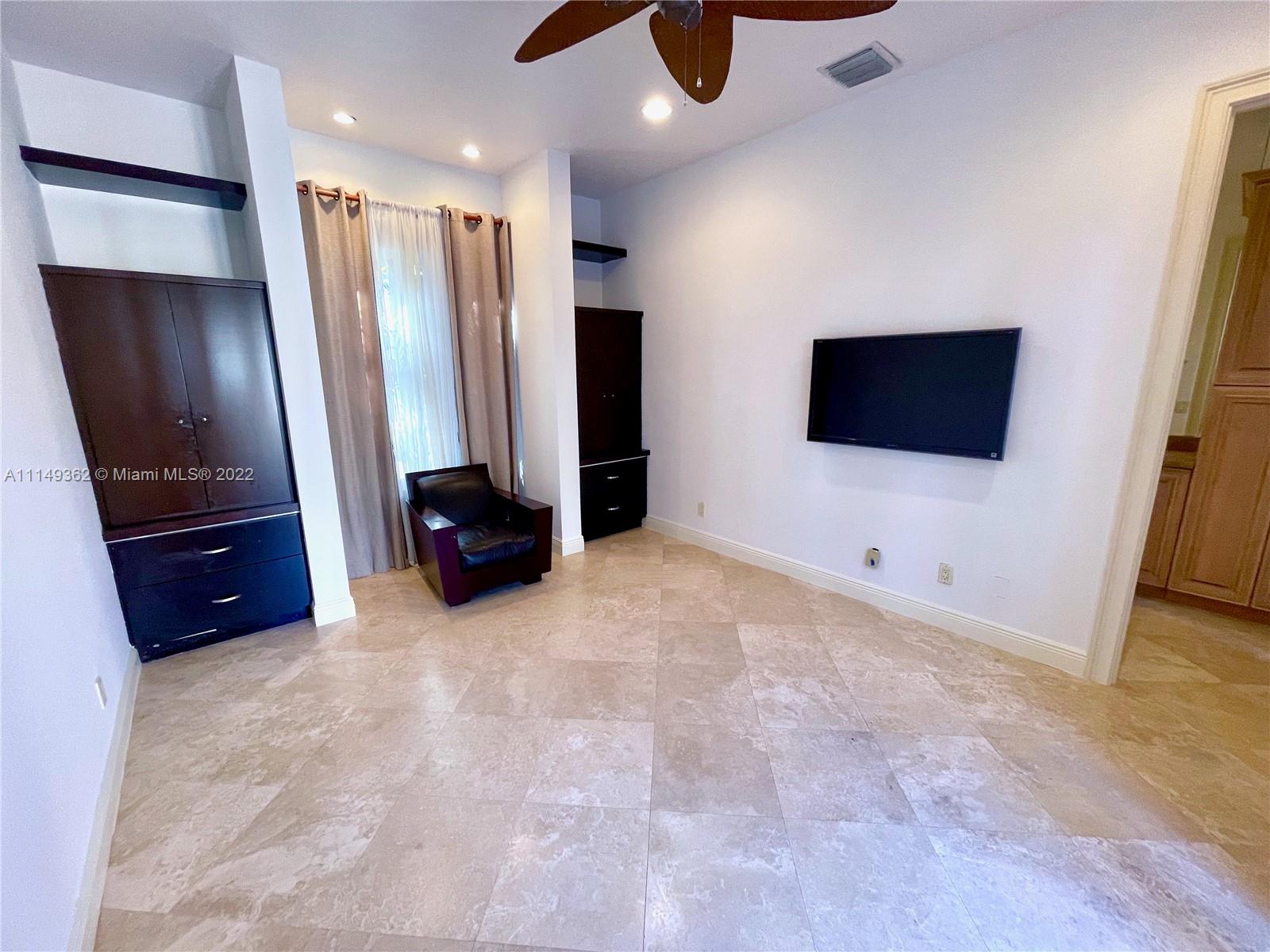 HAWKS LANDING/ENCLAVE - Residential