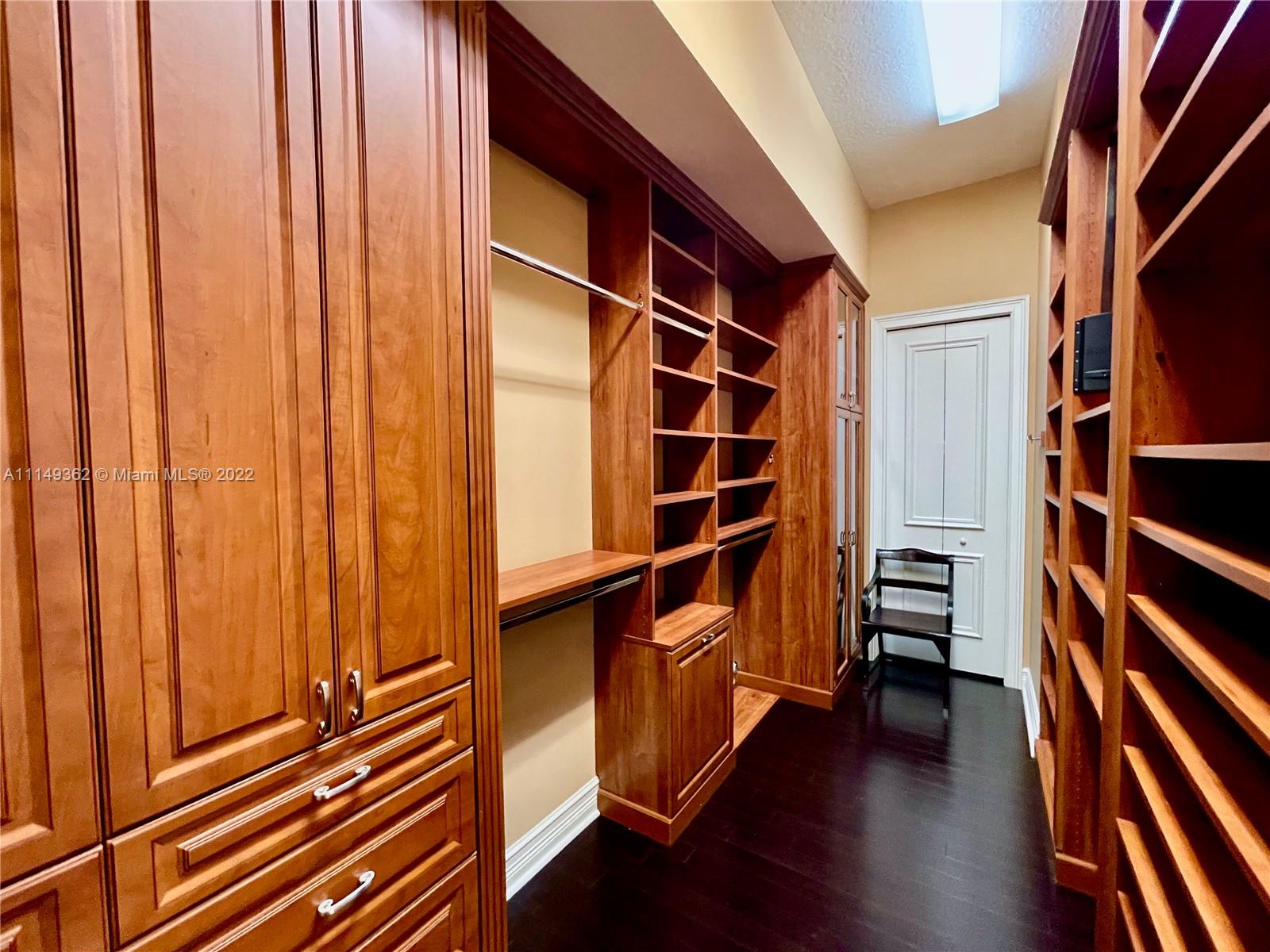 HAWKS LANDING/ENCLAVE - Residential