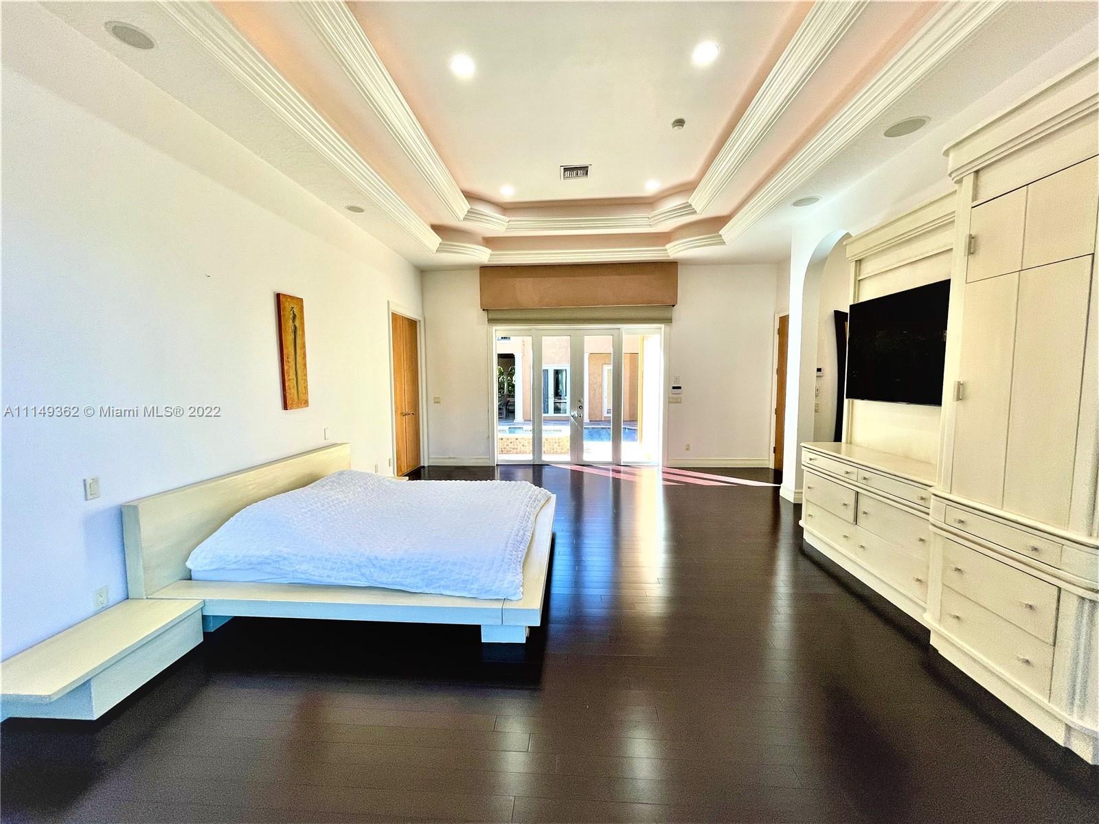 HAWKS LANDING/ENCLAVE - Residential