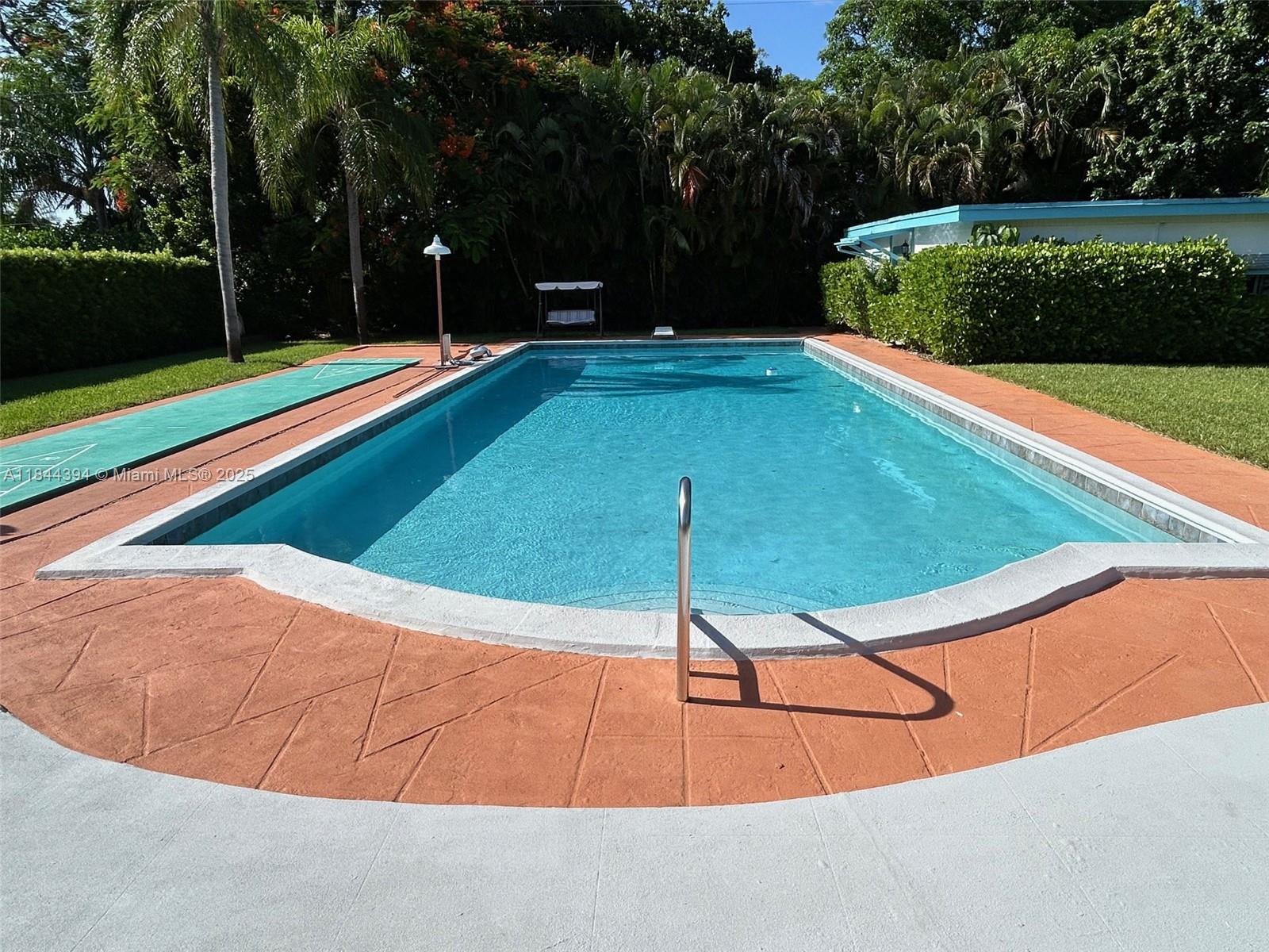 HOLLYWOOD LITTLE RANCHES - Residential Lease