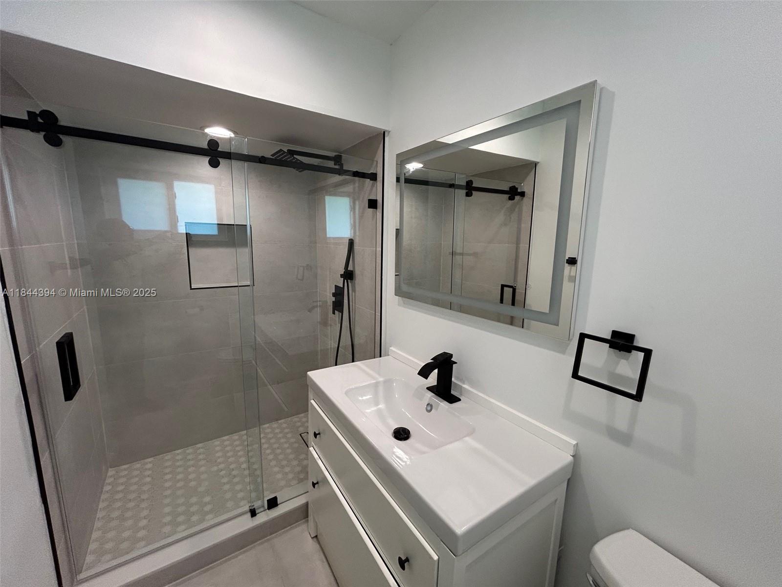 HOLLYWOOD LITTLE RANCHES - Residential Lease