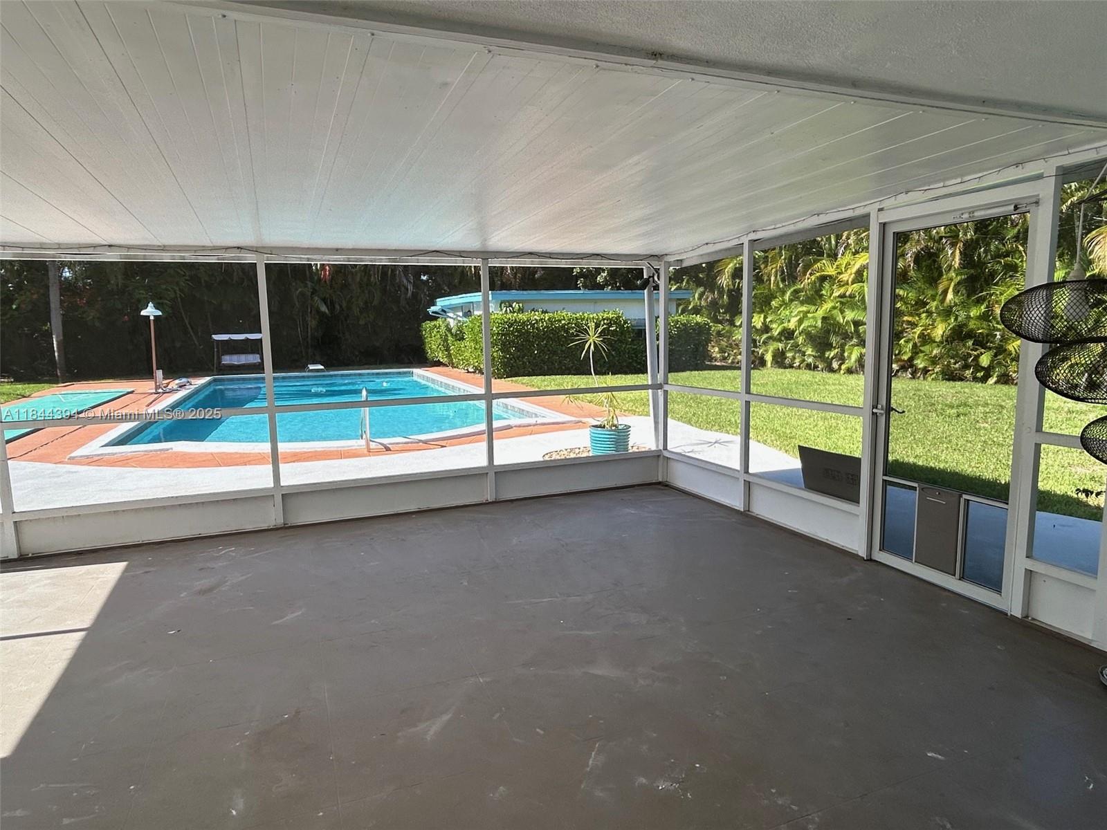 HOLLYWOOD LITTLE RANCHES - Residential Lease
