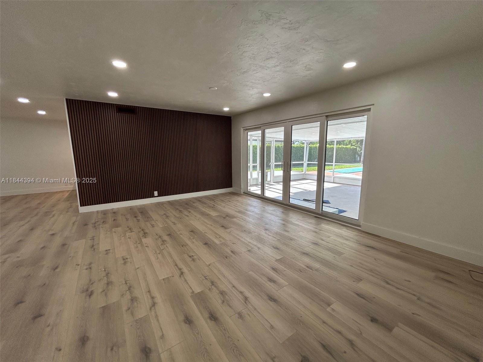 HOLLYWOOD LITTLE RANCHES - Residential Lease