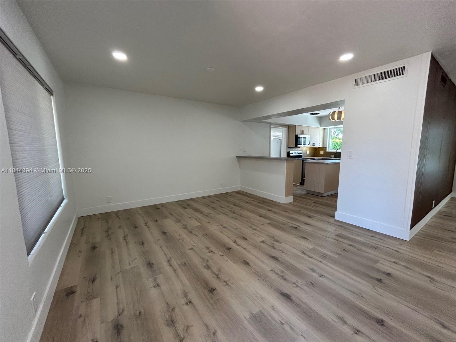 HOLLYWOOD LITTLE RANCHES - Residential Lease