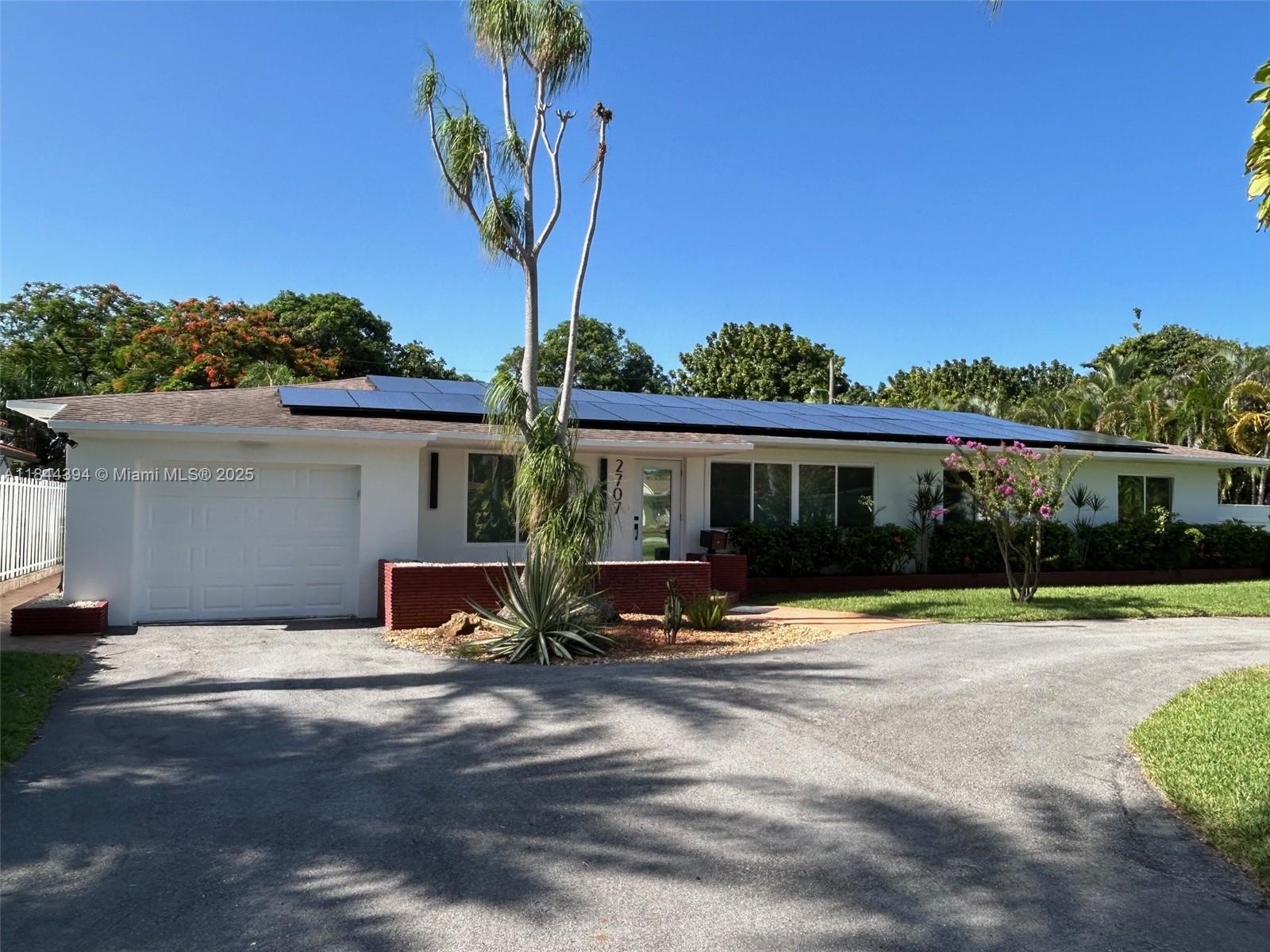 HOLLYWOOD LITTLE RANCHES - Residential Lease