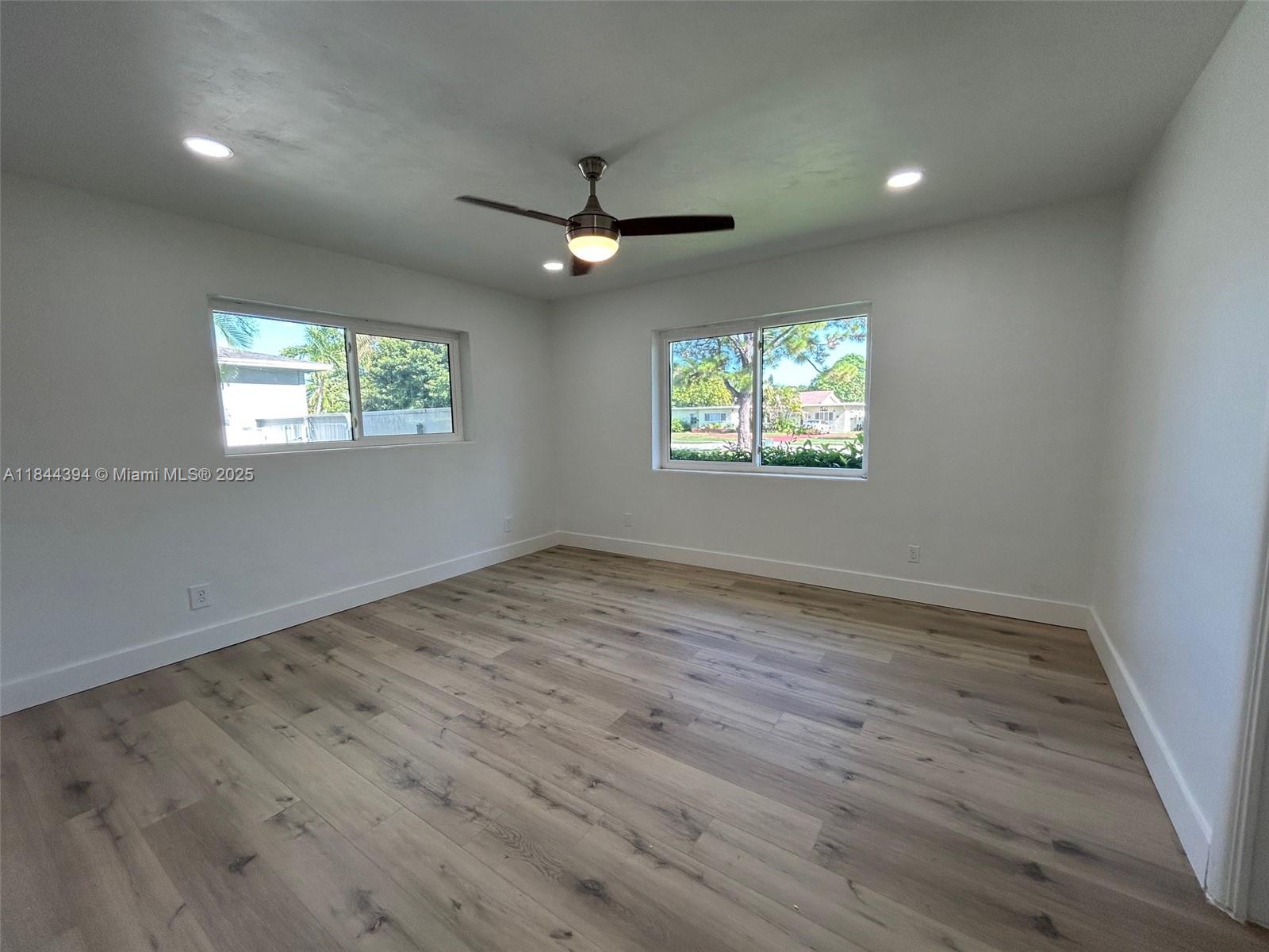 HOLLYWOOD LITTLE RANCHES - Residential Lease