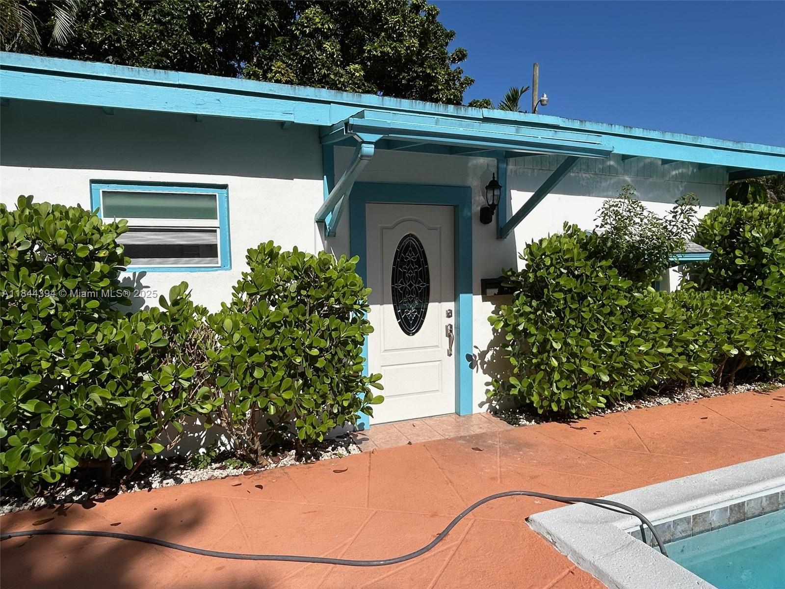 HOLLYWOOD LITTLE RANCHES - Residential Lease
