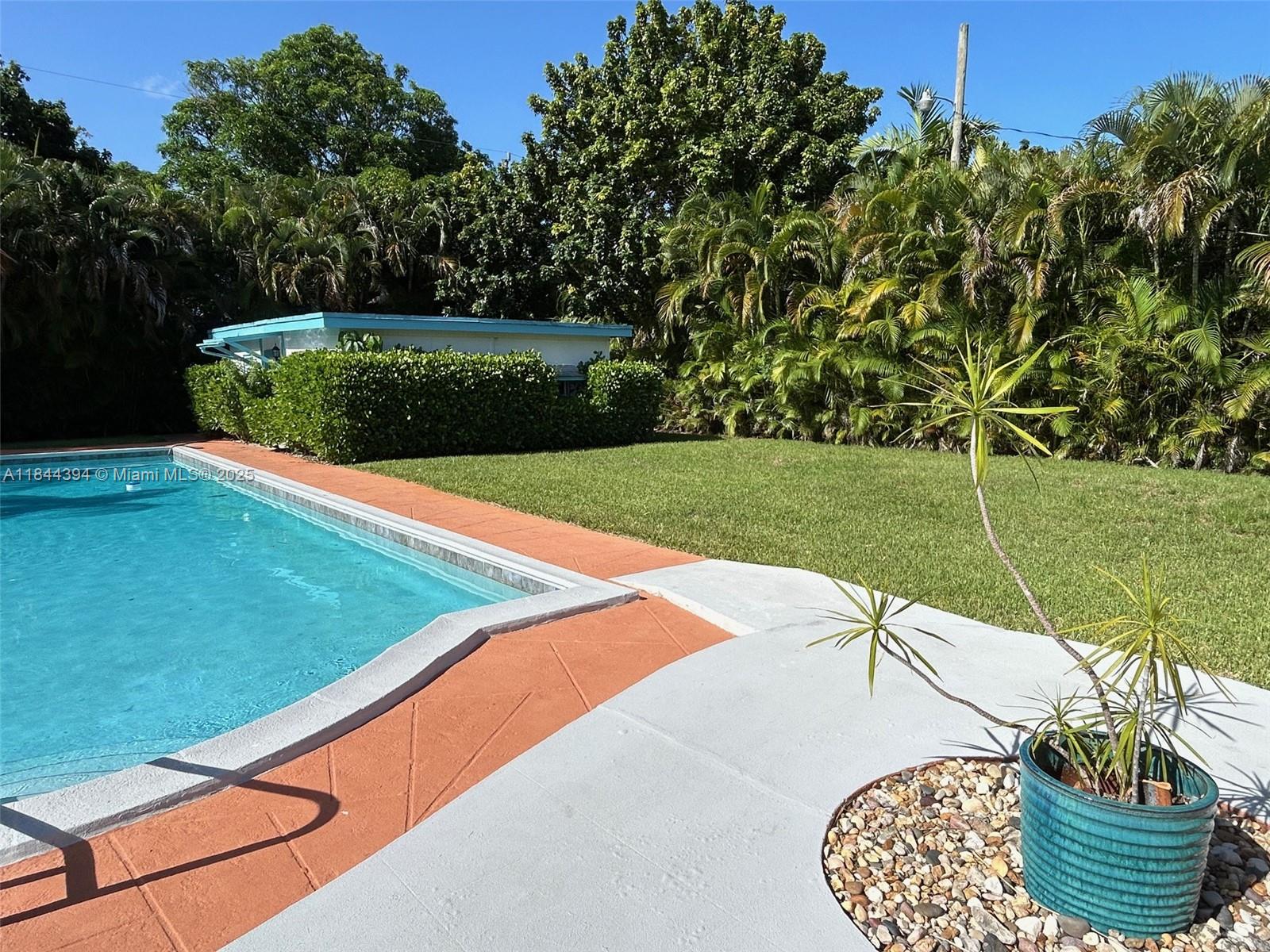 HOLLYWOOD LITTLE RANCHES - Residential Lease
