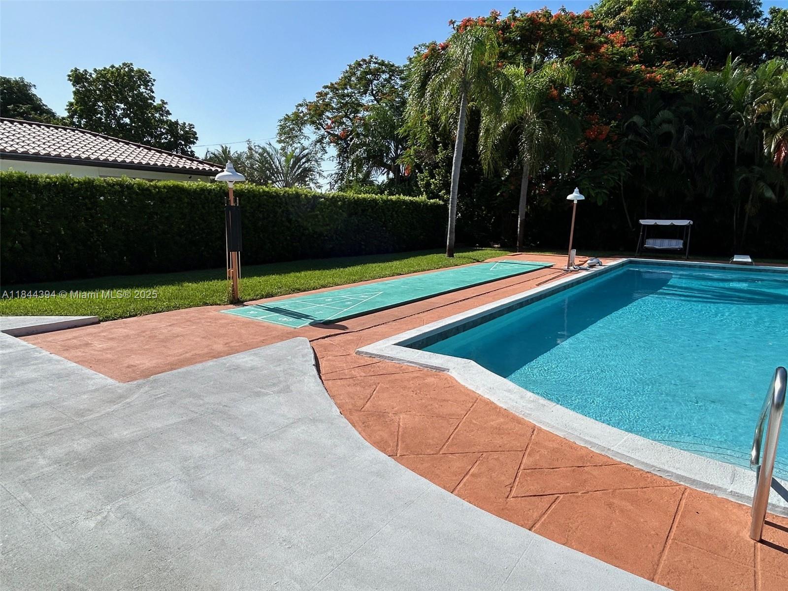 HOLLYWOOD LITTLE RANCHES - Residential Lease