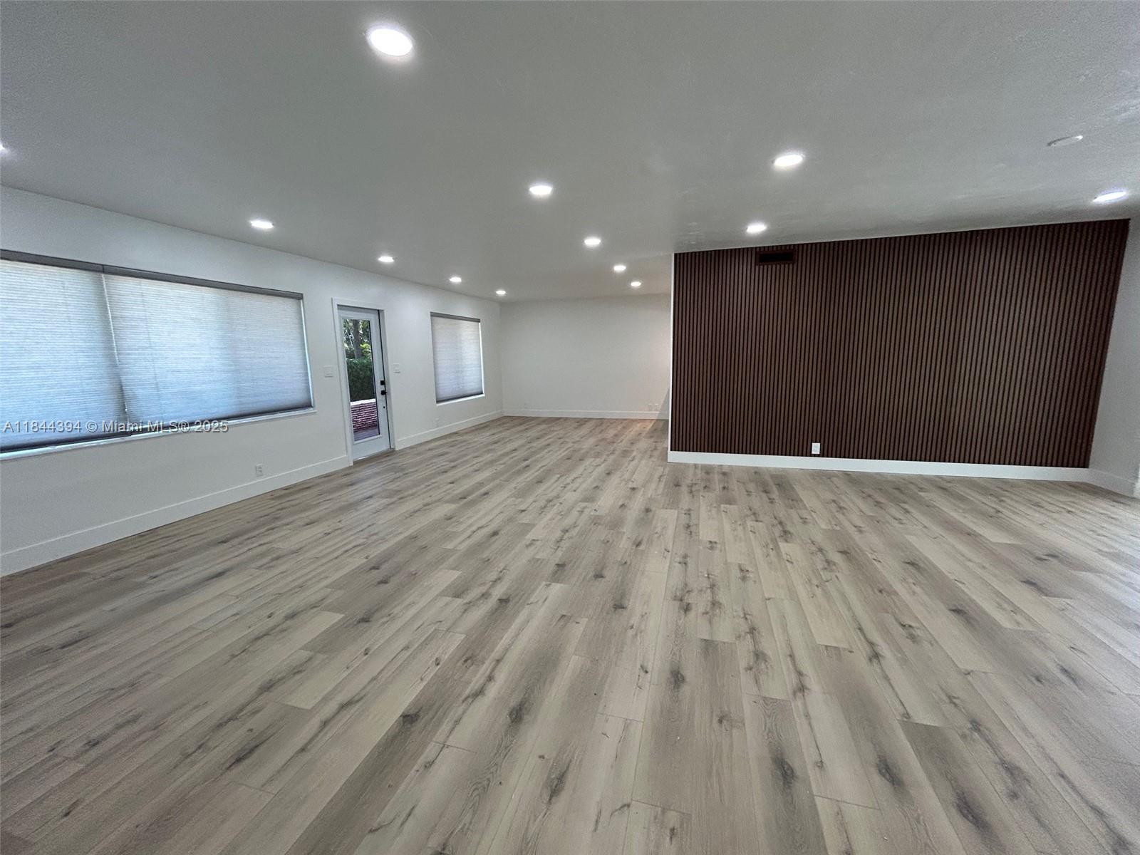 HOLLYWOOD LITTLE RANCHES - Residential Lease