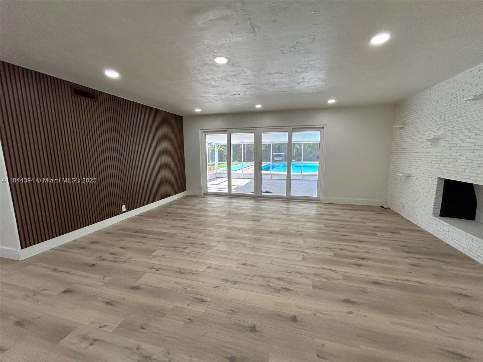HOLLYWOOD LITTLE RANCHES - Residential Lease