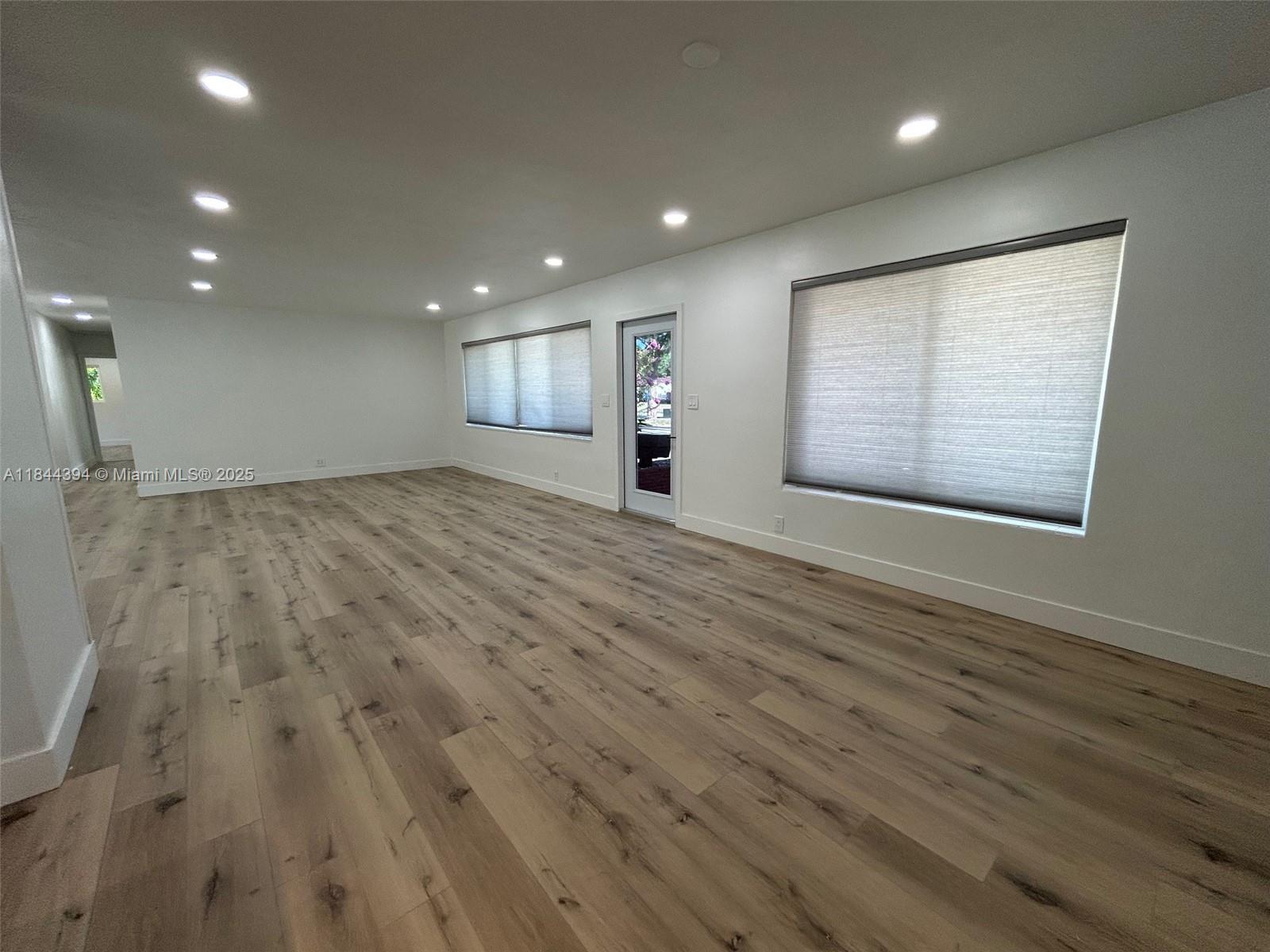 HOLLYWOOD LITTLE RANCHES - Residential Lease