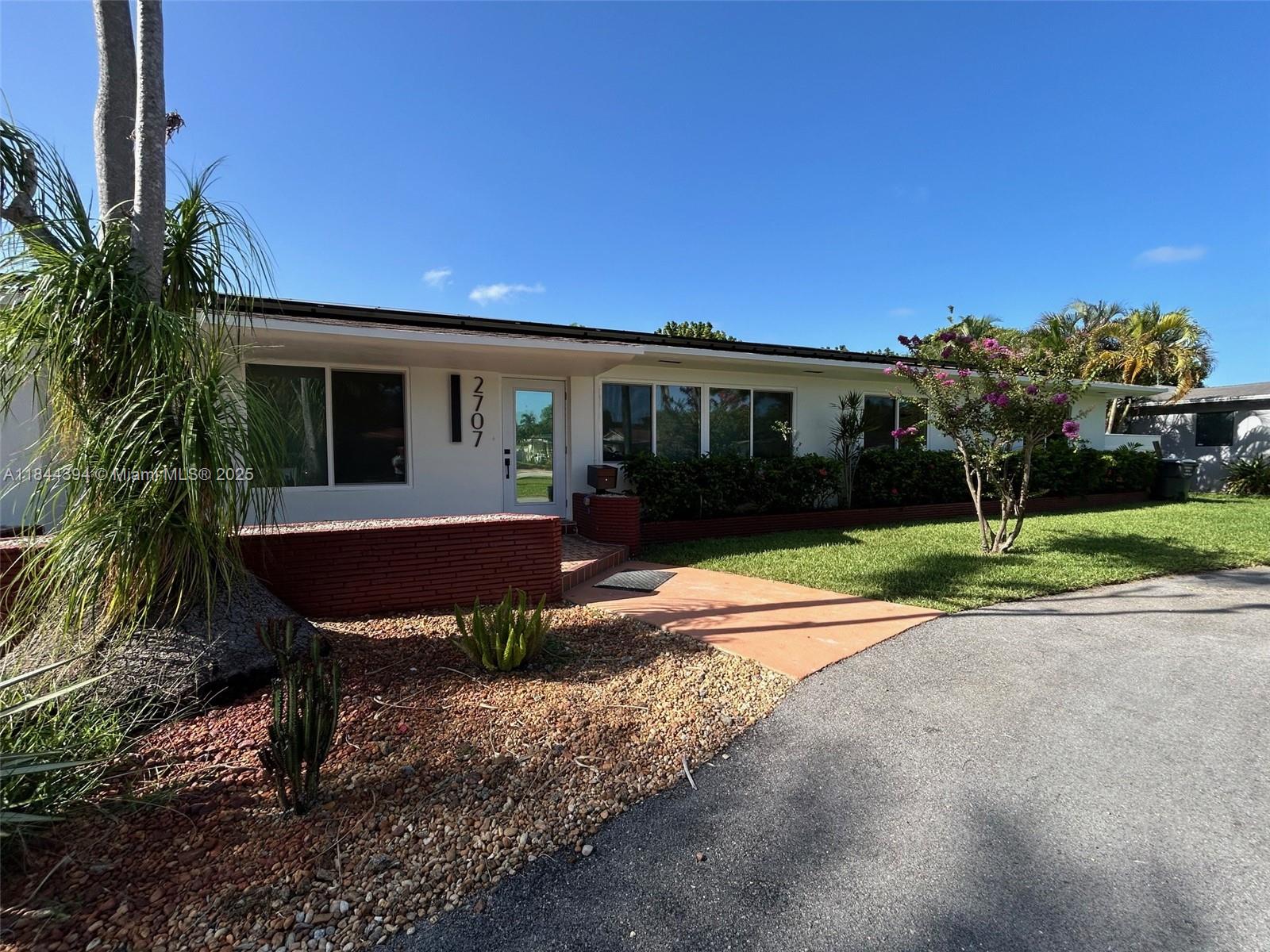 HOLLYWOOD LITTLE RANCHES - Residential Lease